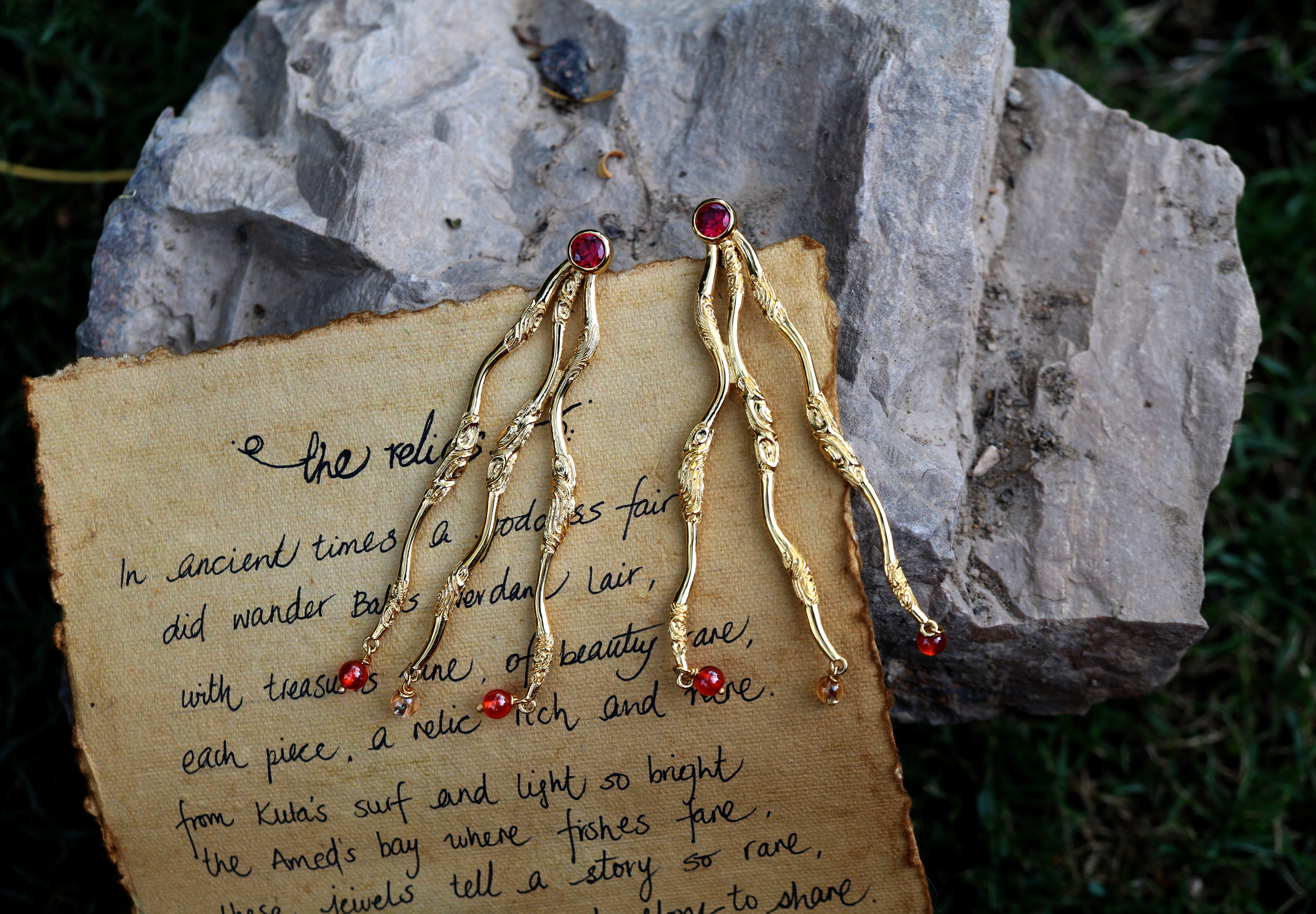 Banyan Earrings | Gold