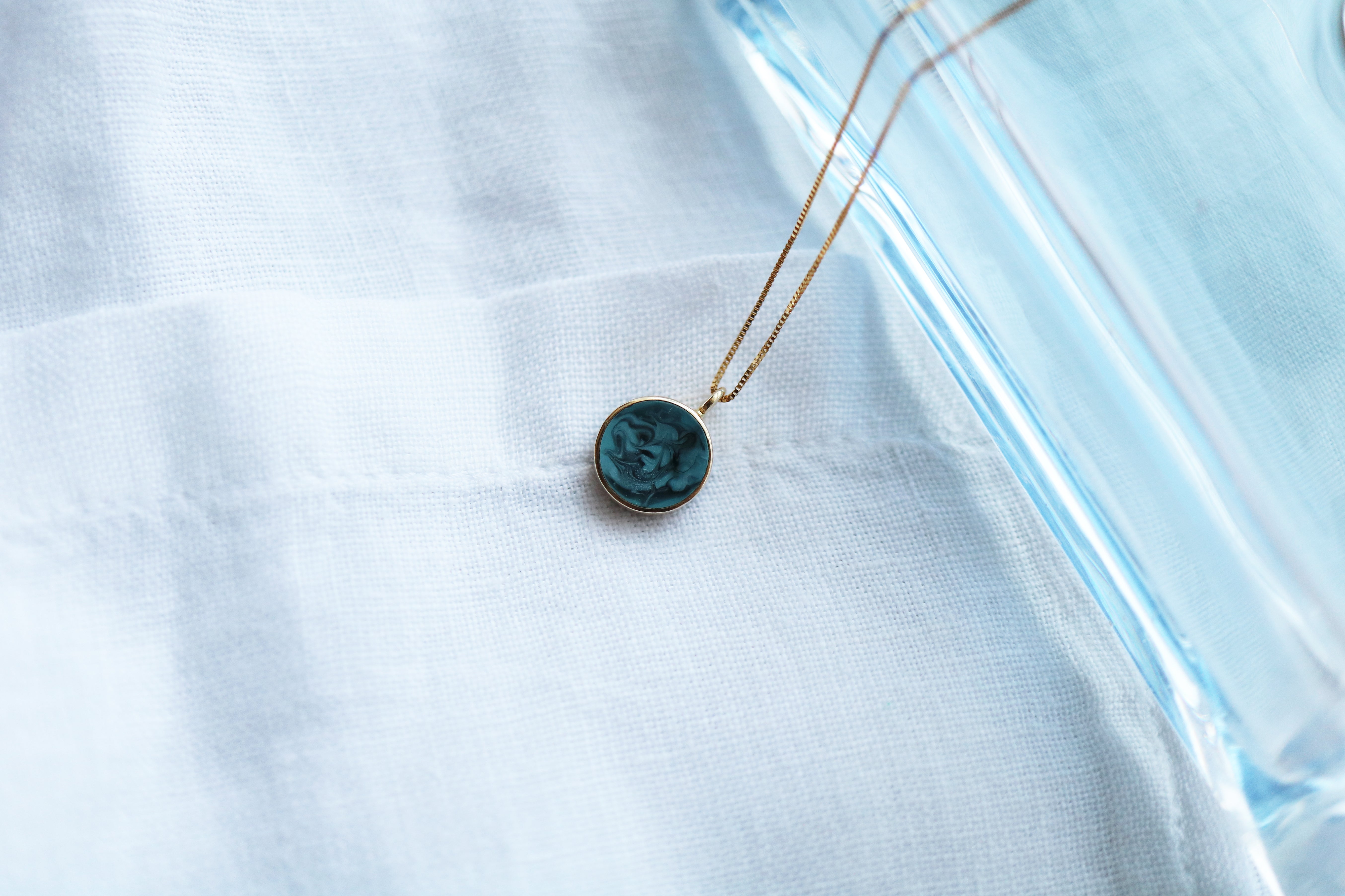 Unisex Ink Pendant with Enamel | 18kt Gold