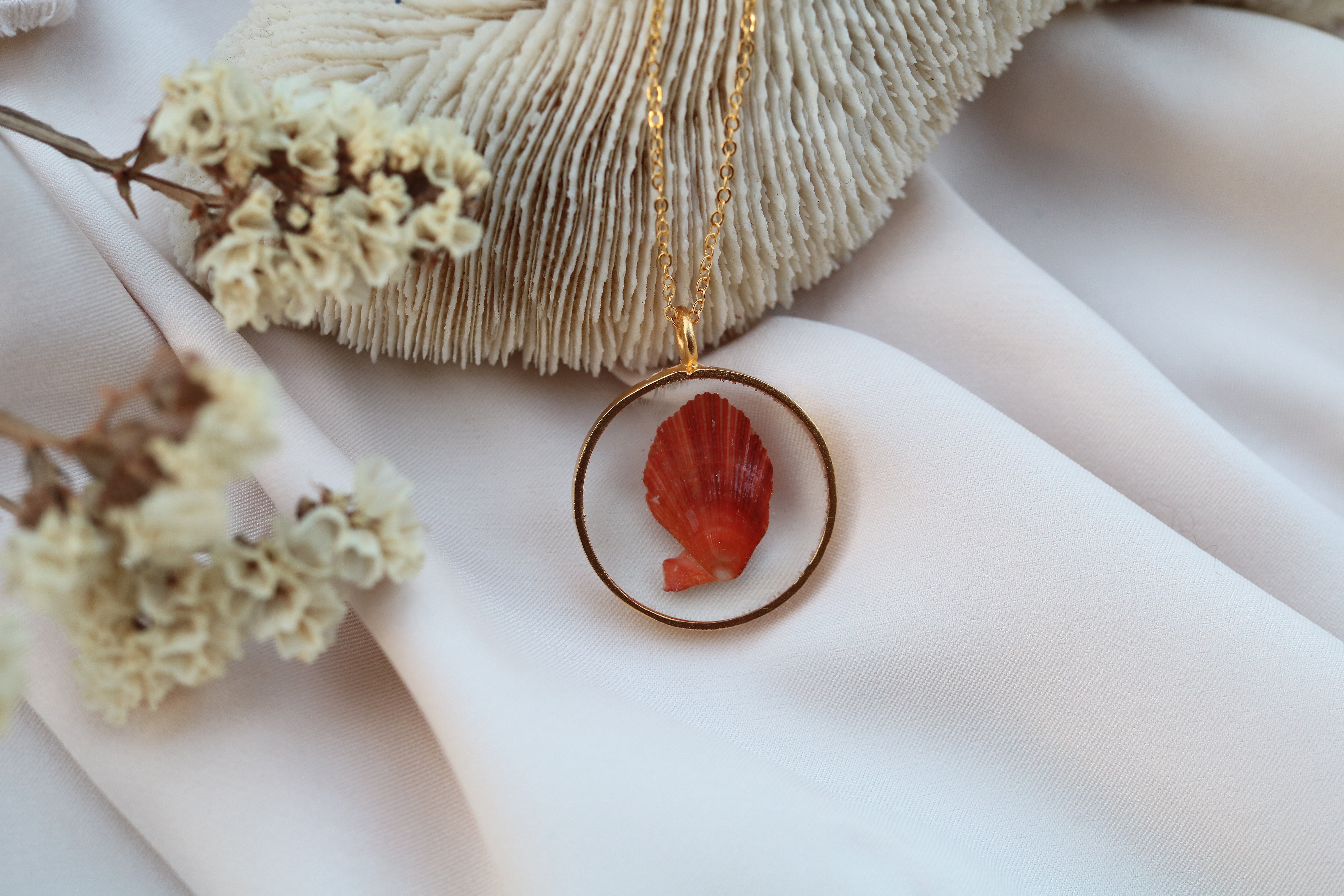 The Orange Scallop Shell | Round Large Necklace