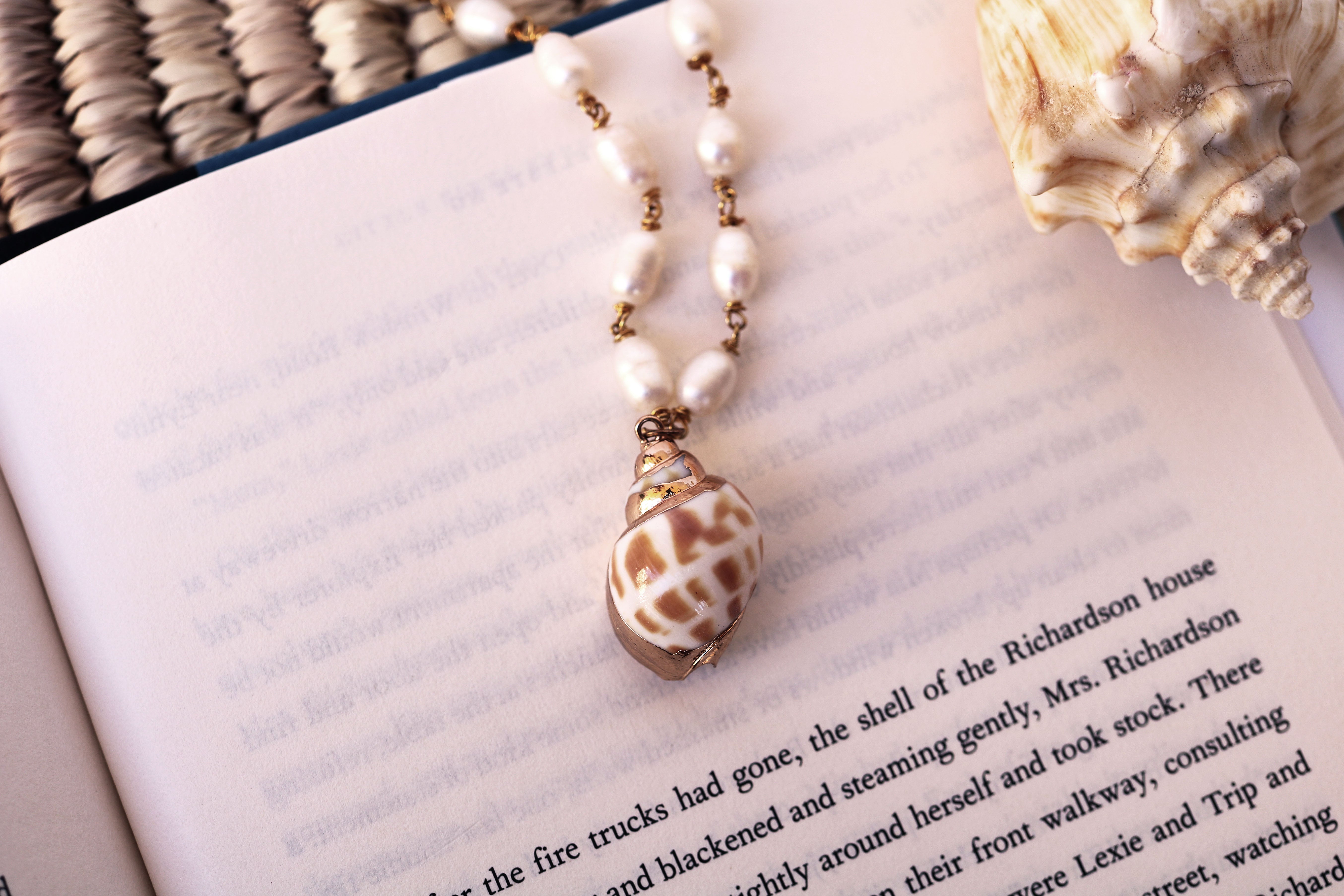 Girl With A Pearl Necklace | Chestnut Shell